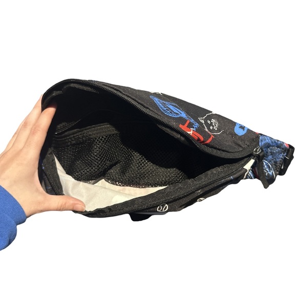 NIKE heritage red, blue and black hip/side pack with various graffiti designs - Picture 5 of 6